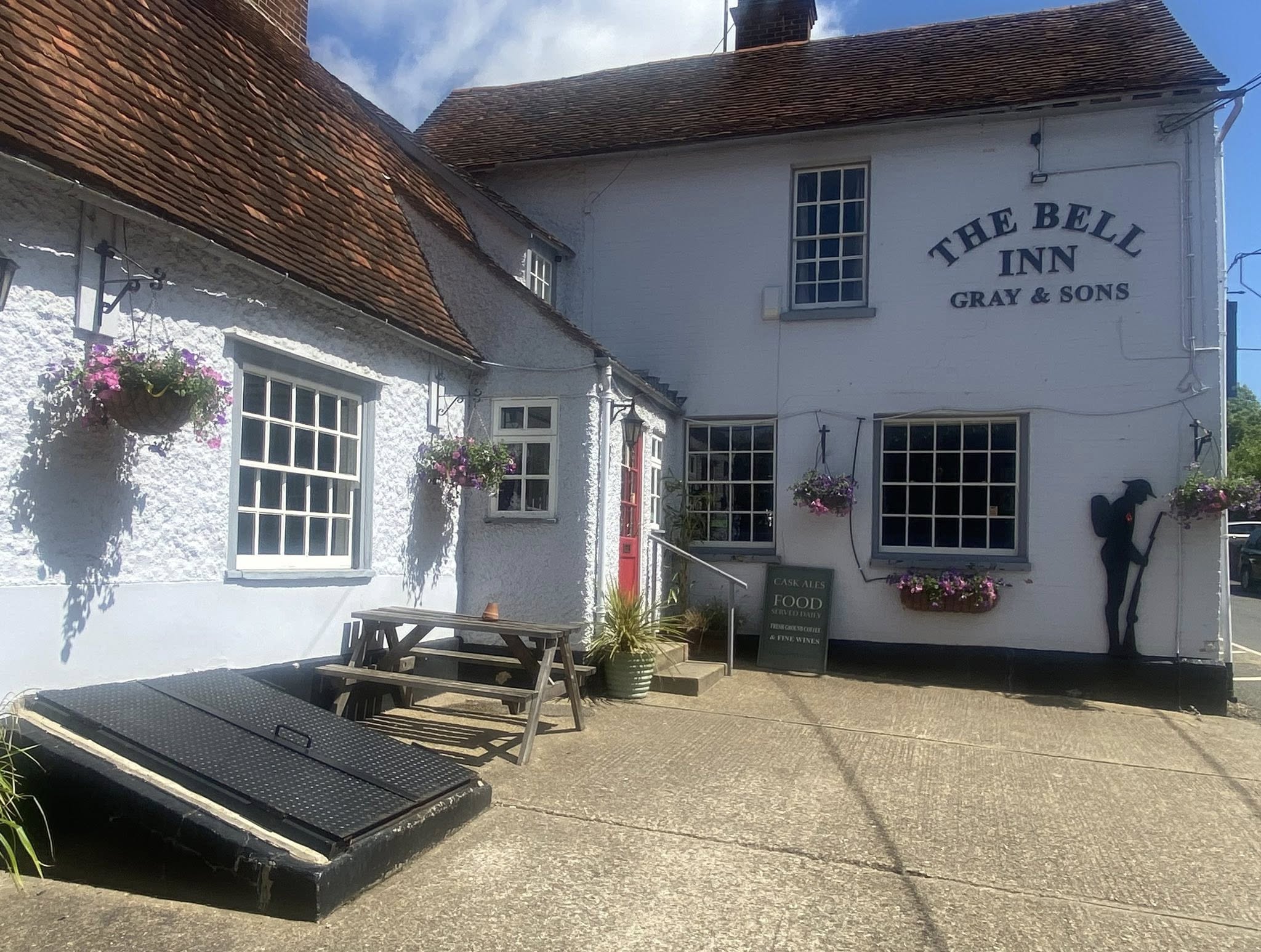 The Bell Inn exterior